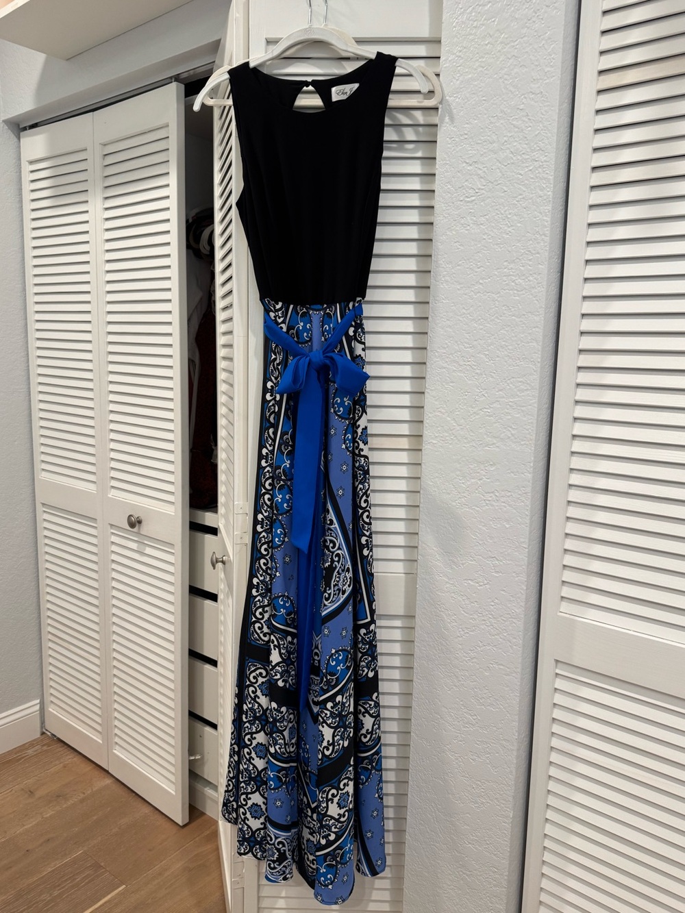 Eliza J Blue Scarf-Print Maxi Dress with Black Bodice and Blue Waist Tie - Picture 4 of 9